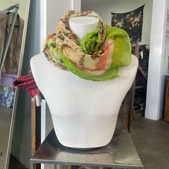 813 Ottotredici Green and Pink Floral Print Scarf
